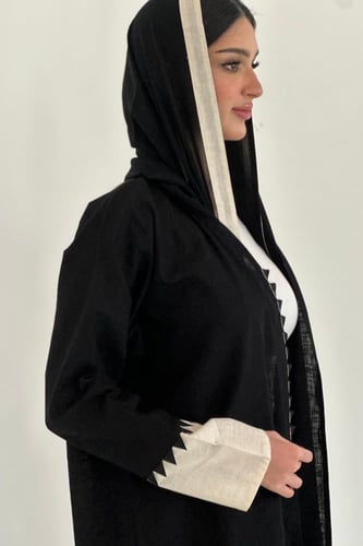 عباية لينن أسود وبيج | منقوشة بأزهار