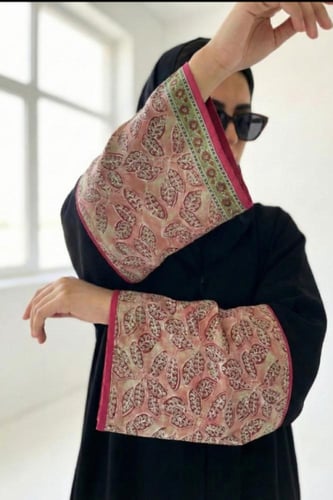 عباية كريب اسود كوري | اكمام حرير هندي