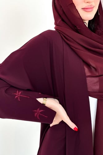 عباية كريب عنابي | تطريز نباتي