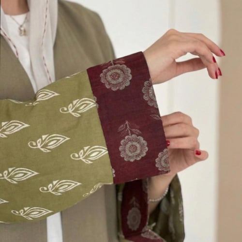 عباية كريب مغسول زيتي | تداخل قطن هندي وتطريز يدوي