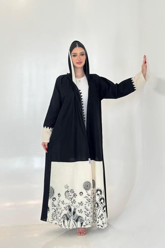 عباية كريب أسود وبيج | نقش ورود بقصة مستقيمة