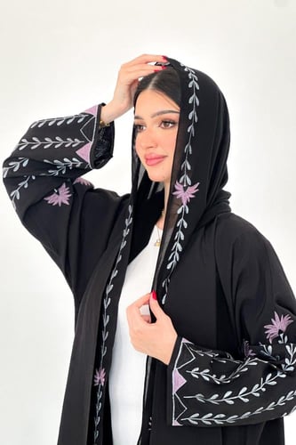 عباية كريب أسود | تطريز أكمام وظهر