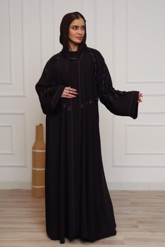 عباية كريب نواعم بني | بتطريز هندسي بلون افتح