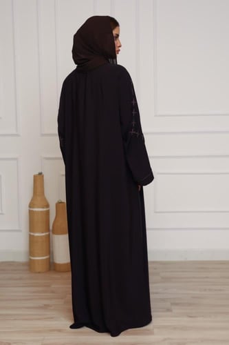 عباية كريب نواعم بني | بتطريز هندسي بلون افتح