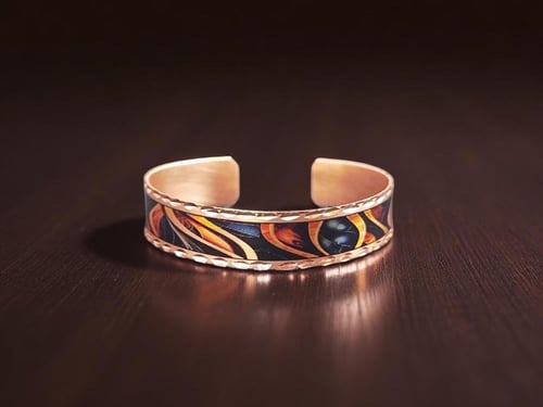 مجموعة 6 أساور نحاسية يدوية – تصاميم فنية ملونة