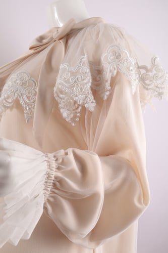 قميص مع دانتيل و كلفه كويتي