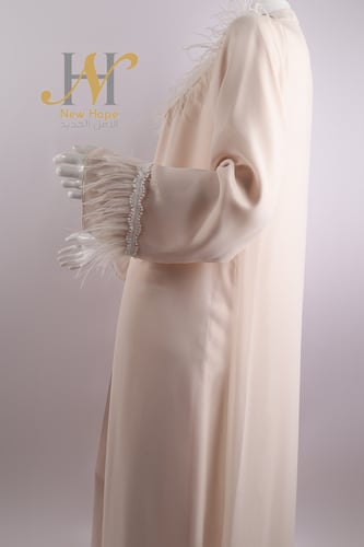 قميص مع طبقة شيفون والريش بيج كويتي