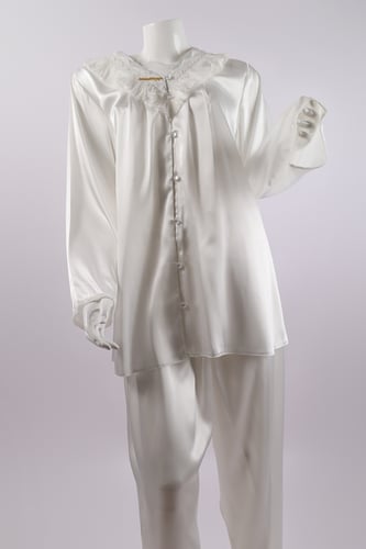 بجامة 3 قطع مع روب شيفون كويتي سكري