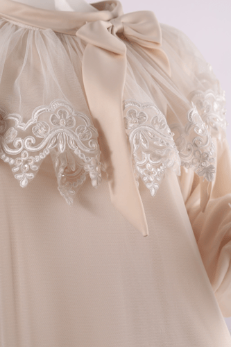 قميص مع دانتيل و كلفه كويتي