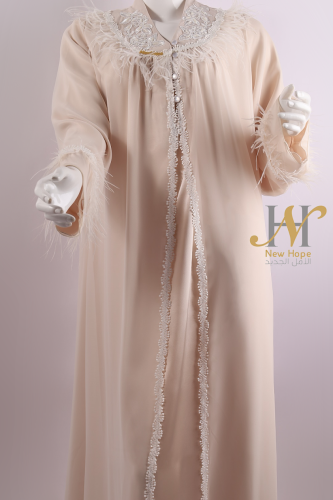 قميص مع طبقة شيفون والريش بيج كويتي