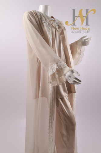 بجامة 3 قطع مع روب شيفون كويتي بيج