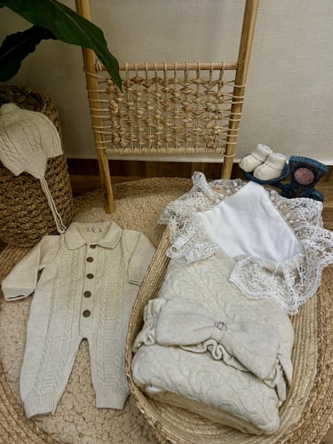 طقم مع مدس صوف مناسب للجنسين