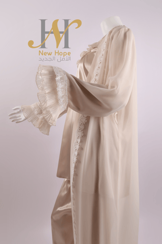 بجامة 3 قطع مع روب شيفون كويتي بيج