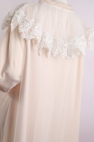 قميص مع دانتيل و كلفه كويتي