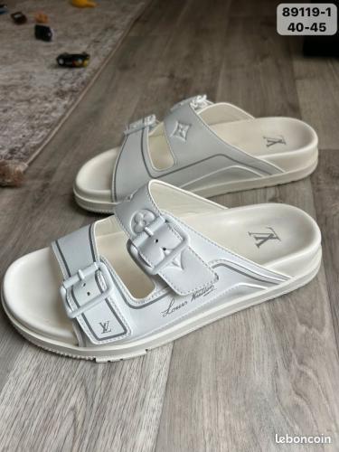 نعال لويس فيتون