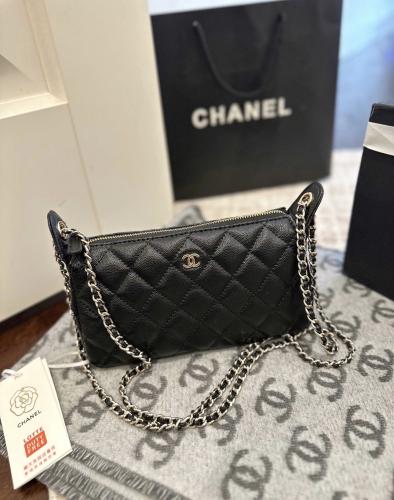 Caviar Quilted Purse With Chain Black