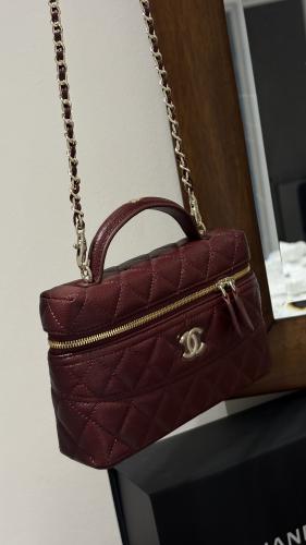 شنطة شانيل شامل كيس قماشي و بوكس ( عنابي )