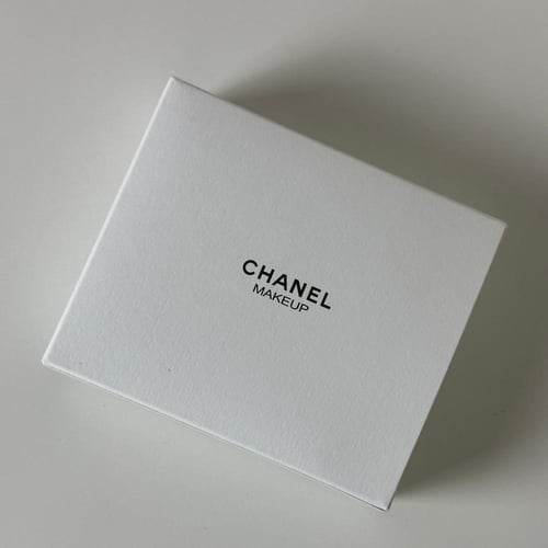 (عرض ) شنطة شانيل شامله البوكس فقط