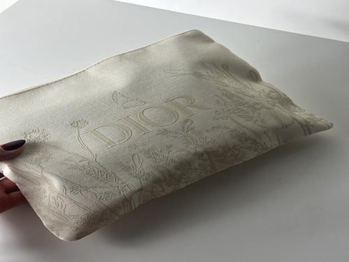 باوتش Dior شامل البوكس