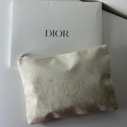 باوتش Dior شامل البوكس
