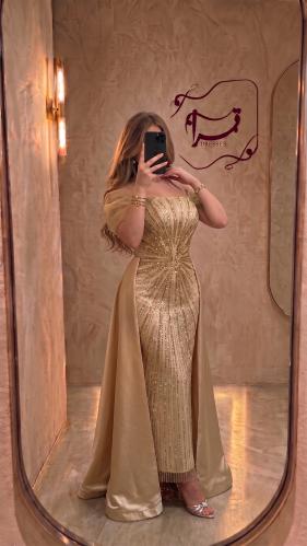 فستان ريشة