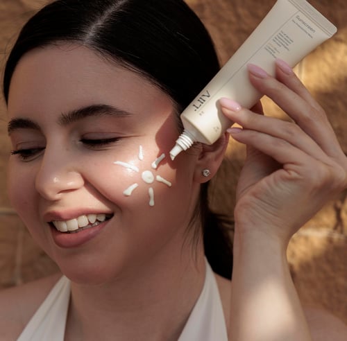 جل واقي الشمس بتركيبة مقاومة للماء وخالية من العطو...