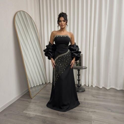 فستان سهرة أسود فاخر بتطريز كريستال وأكمام بوف