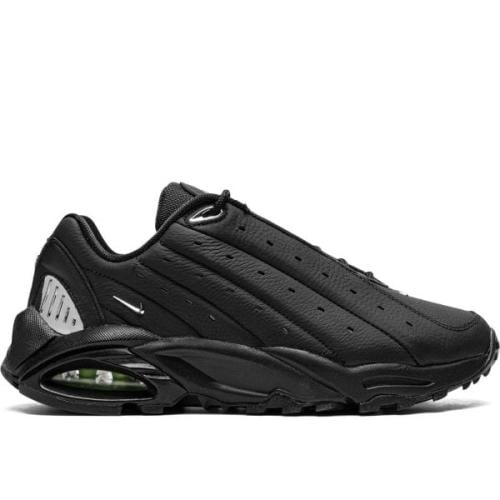 حذاء نايكي هوت ستيب أير تيرا نوكتا' x Drake