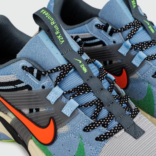 حذاء نايكي V2K رن رنتيك دراك غريه