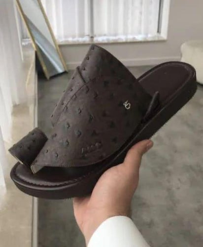 حذاء رجالي وطني