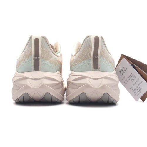 أسيكس نوفابلاستASICS Novablast 4