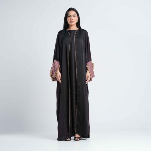 عباية كلوش كريب ساتان مع كروشية يدوي