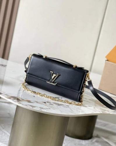 لوي فيتون WALLET ON CHAIN CAPUCINES مقاس 23cm
