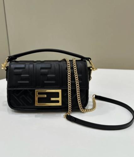 فندي Mini Baguette مقاس 20cm