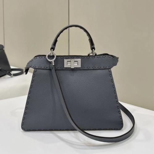فندي Peekaboo مقاس 27cm