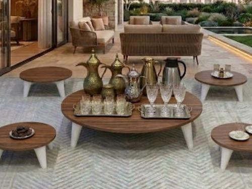 Floor tables