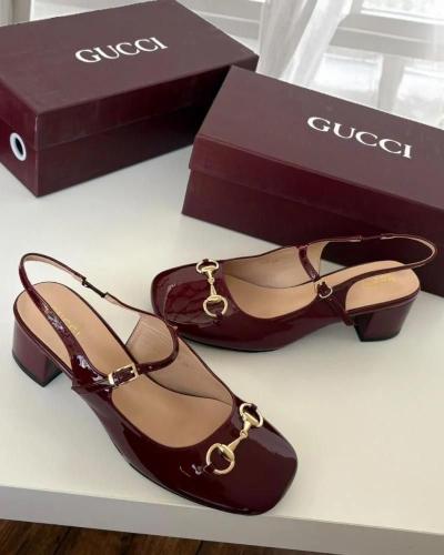 Gucci shoe with wide heel and Horsebit touch – shiny leather