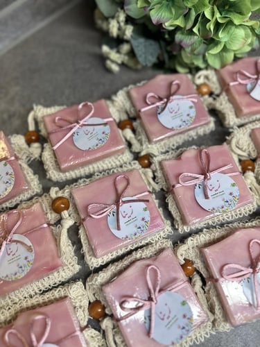 صابون طبيعي مع ليفة