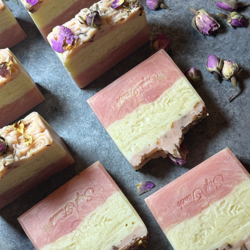 صابون طبيعي - الورد والطين