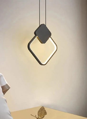 نجف علاقي مودرن باللون الاسود مع 3 انارات