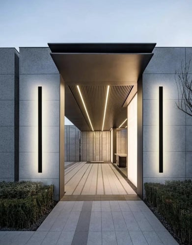 ابليك جداري مودرن اسود إنارة لون اصفر طول 120 سم