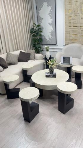 L table set 7 pieces + black oak corner