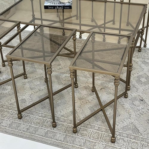 طقم طاولات 7قطع سطح زجاج قاعده حديد لون زيتي معدني