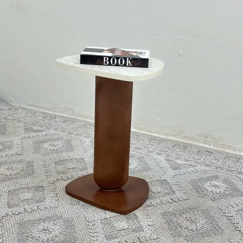 طاولة خدمة سطح بديل حجر ملمس خشن قاعدة خشب لون بني