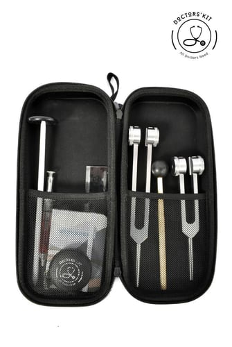 حقيبة ادوات الفحص السريري