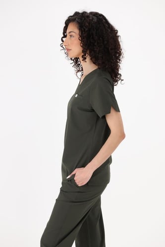 تيشيرت سكراب طبي نسائي كلاسيك لون زيتي غامق