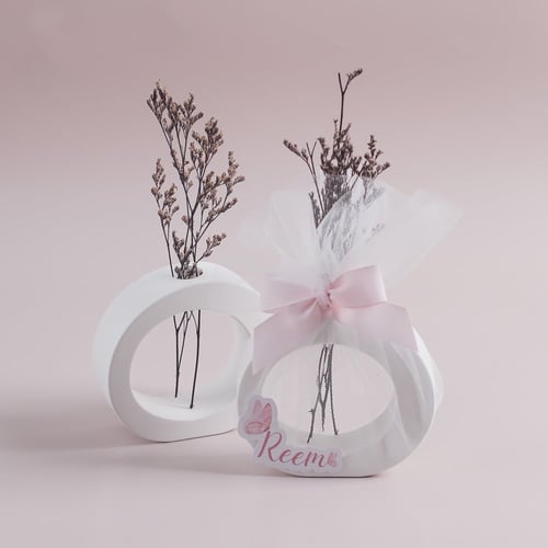 6 حبات - فازة مع الورد بتغليف تُل