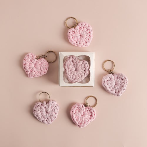 توزيعات ميدالية مكرمية قلب - لون بنفسجي