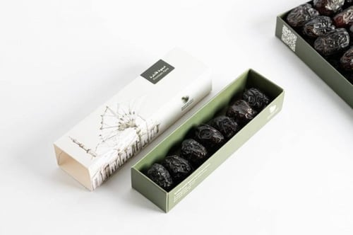 هدايا سبحة وفاصل للمصحف وعجوة المدينة