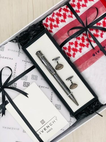 العرض البلاتيني من جيفنشي F32